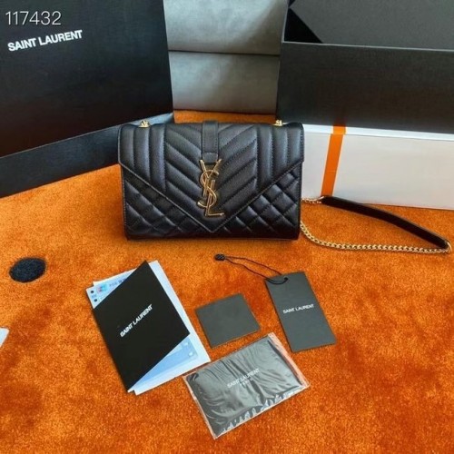 Peněženka Saint Laurent s monogramem a řetízkem z reliéfní kůže s potiskem MATELASSE GRAIN DE POUDRE 526286, černá a zlatá