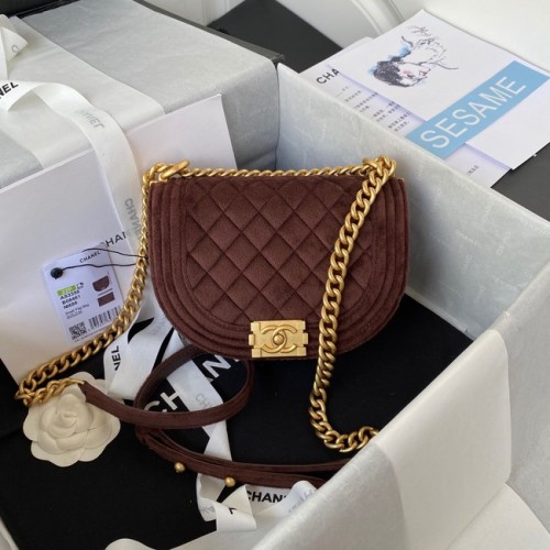 MALÁ CHLAPECKÁ TAŠKA CHANEL MESSENGER AS3350 KÁVOVÁ