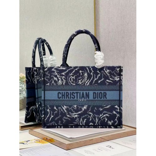 MALÁ TAŠKA DIOR BOOK TOTE s výšivkou C1287-31 modrá