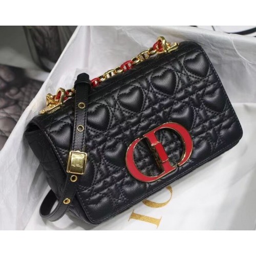 MALÁ DIORAMOUR DIOR CARO BAG z telecí kůže Cannage s motivem srdce M9241WN ČERNÁ