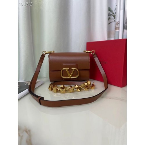 VALENTINO GARAVANI Kabelka přes rameno z telecí kůže s motivem nápisu V0196 hnědá