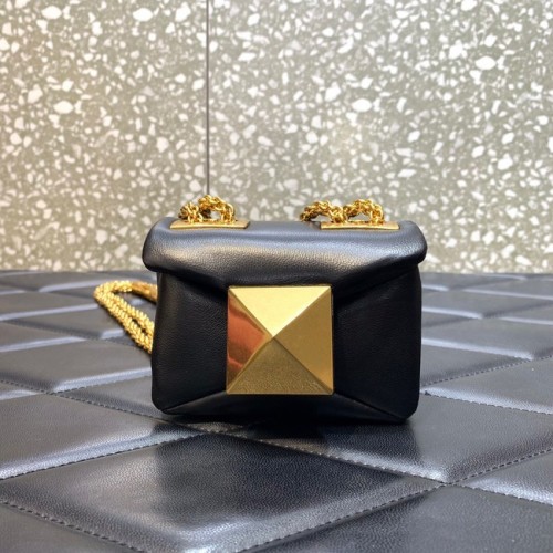 VALENTINO GARAVANI mini kabelka přes rameno One Stud z ovčí kůže XW0P0X98H černá