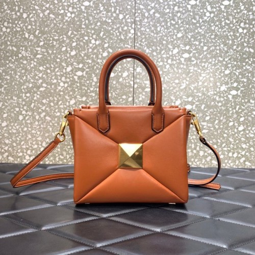 VALENTINO GARAVANI malá kožená taška One Cut z ovčí kůže XW0B0K59 hnědá