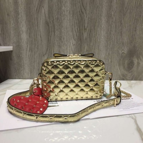 VALENTINO Rockstud kožená crossbody kabelka na fotoaparát 57367 zlatá