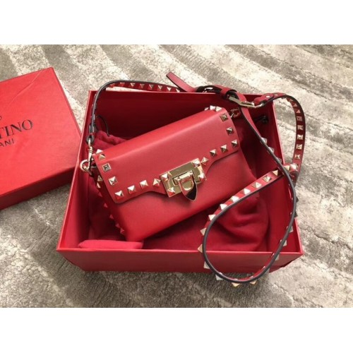 VALENTINO Rockstud kožená crossbody kabelka 04235 červená