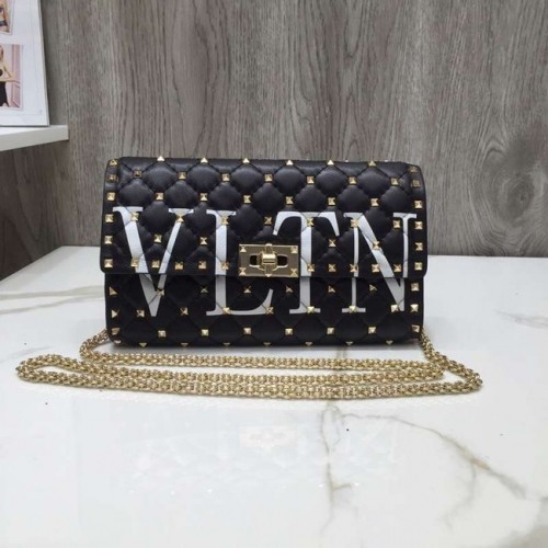 VALENTINO Rockstud prošívaná kožená crossbody kabelka 5830 černá