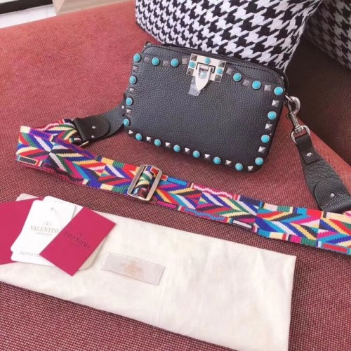 Kožená kabelka přes rameno Valentino Garavani Rockstud B7279 černá