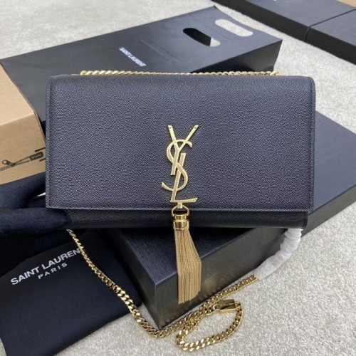 YSL KATE STŘEDNÍ S TŘAPCEM Z RELIÉFNÍ KŮŽE S PUDŘOVÝM ZRŮZKEM 354119B černá