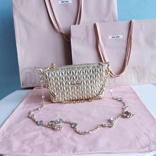 Mini kabelka přes rameno Miu Miu Matelasse z kůže Nappa 6BE641 zlatá