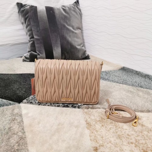 Kabelka přes rameno Miu Miu Matelasse z kůže Nappa 5BG163 meruňková